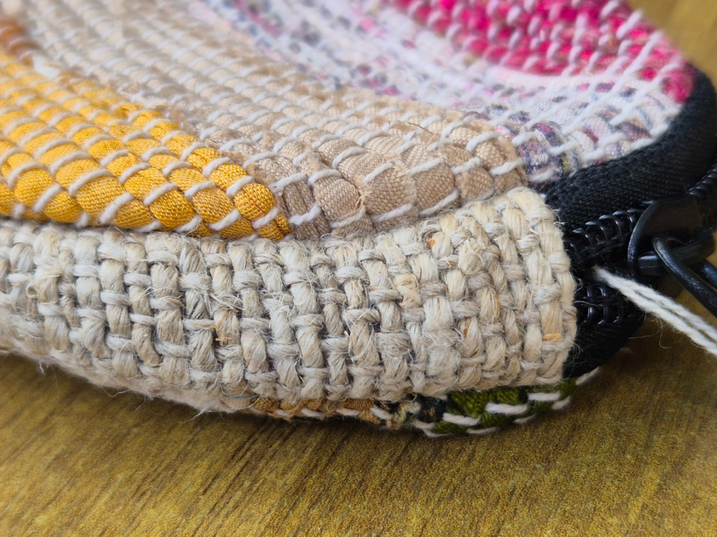 Runder Münzbeutel aus recyceltem Sari & Hanf | Zufallsausführung | LWH, Nepal